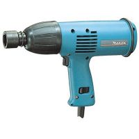 Masina de insurubat si gaurit cu percutie Makita 6905H